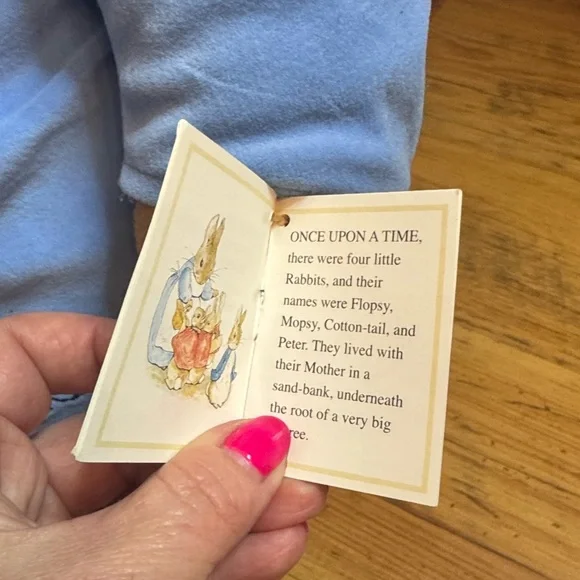 Easter Peter Rabbit Beatrix Potter 2008 32” Tall NWT - Picture 11 of 11